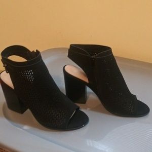Black wedge shoe